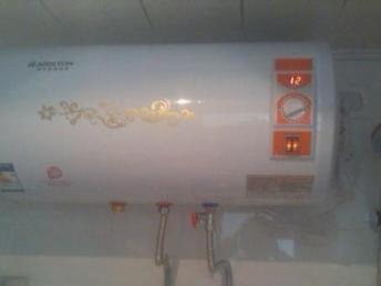 廠價(jià)直銷 阿里斯頓數(shù)碼款電熱水器，武漢安裝僅需450元